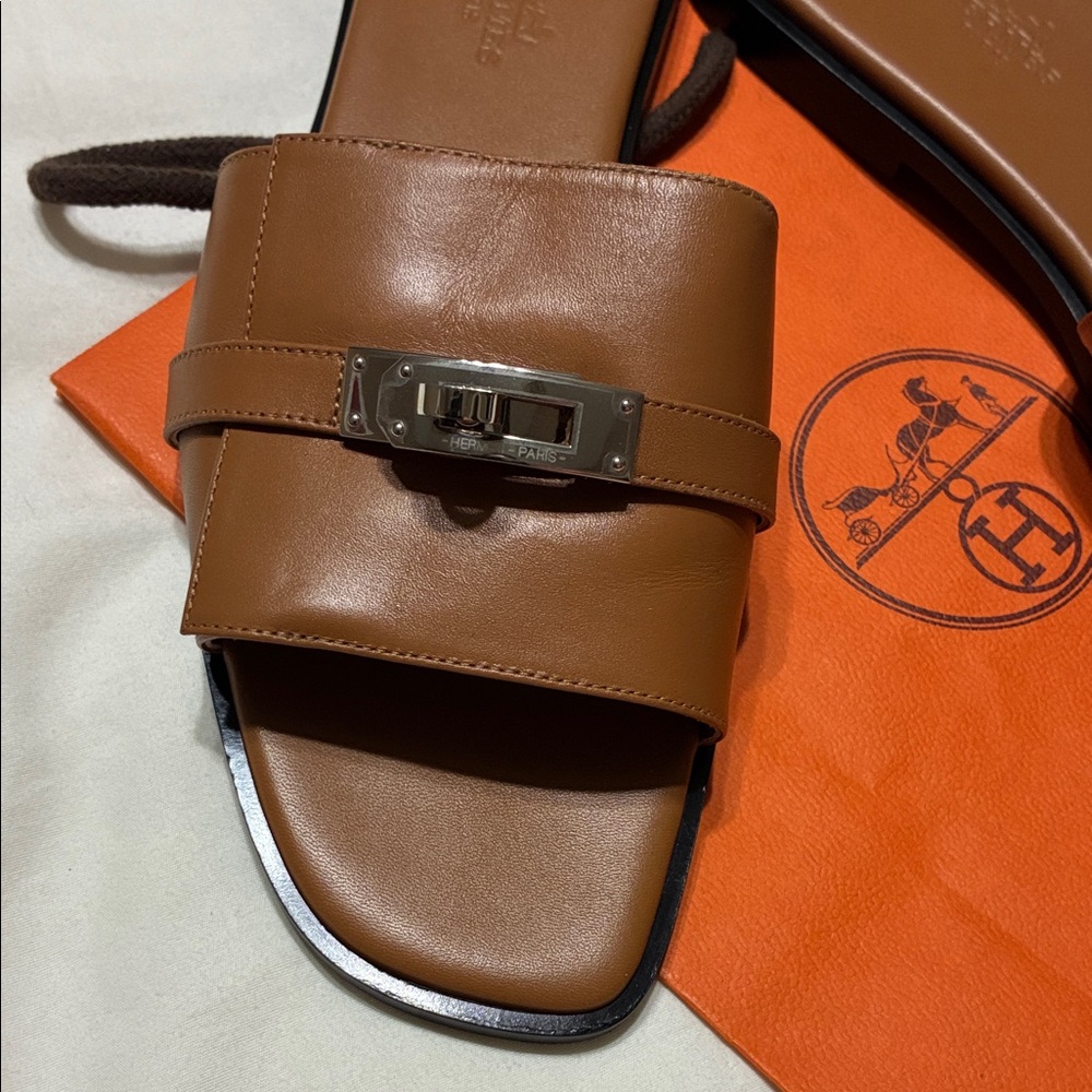 Hermes Kelly Gabriel Gold Brown Leather Slide Sandals PHW 38 Silvertone hardware - Picture 5 of 12